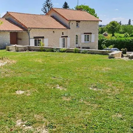 Maison Les Giraudeaux A 35 Minutes Du Futuroscope Сasa de vacaciones *