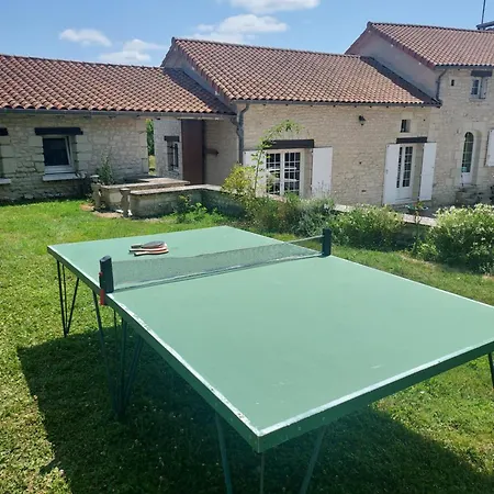 Maison Les Giraudeaux A 35 Minutes Du Futuroscope Сasa de vacaciones *