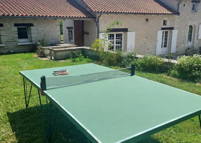 Maison Les Giraudeaux A 35 Minutes Du Futuroscope Сasa de vacaciones *